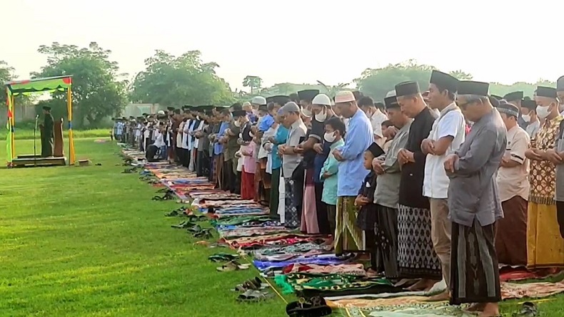 Warga di Pemalang Terharu Bisa Kembali Salat Idul Fitri di Lapangan