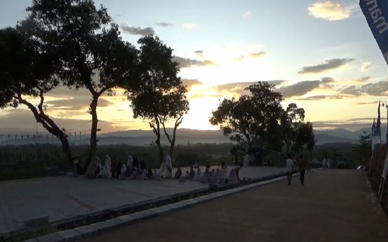 Tak Biasa, Ratusan Warga Maros Salat Idul Fitri di Kawasan Bukit Tertinggi
