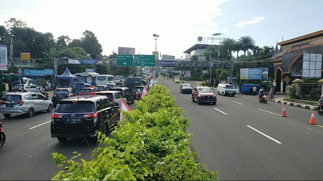 Libur Lebaran, Lalu Lintas di Puncak Bogor Padat Merayap