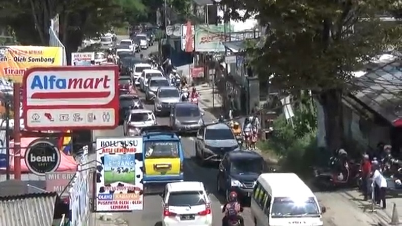 Bandung-Lembang Padat, Kendaraan Dialihkan ke Jalur Alternatif, Ini Rutenya