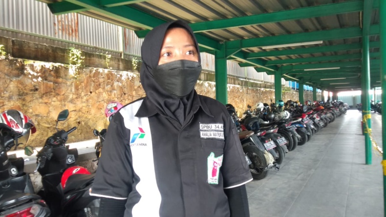 Cerita Amalia Petugas SPBU di Rest Area, Tak Mudik ke Banyumas karena Harus Kerja