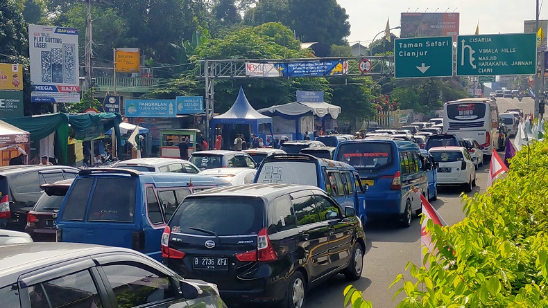 Lalin Arah Puncak Bogor Padat, Jumlah Kendaraan Meningkat 20 Persen