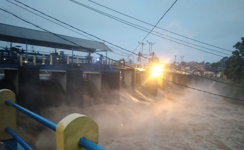 Puncak Bogor Hujan, Ketinggian Air di Bendung Katulampa Naik Drastis