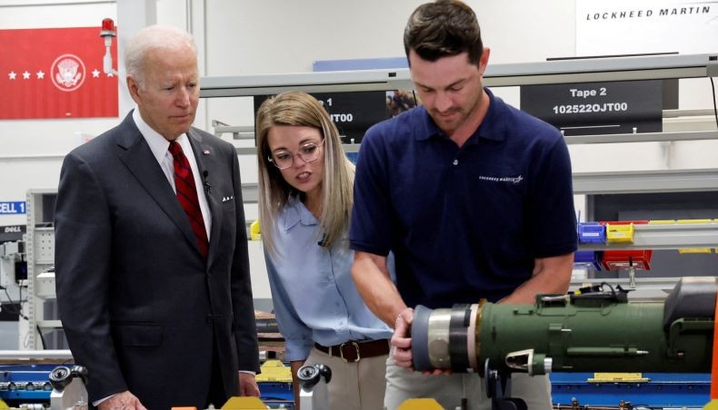 Kunjungi Pabrik Rudal Javelin, Biden Sebut Senjata Ini Bikin Tentara Rusia Terlihat Bodoh