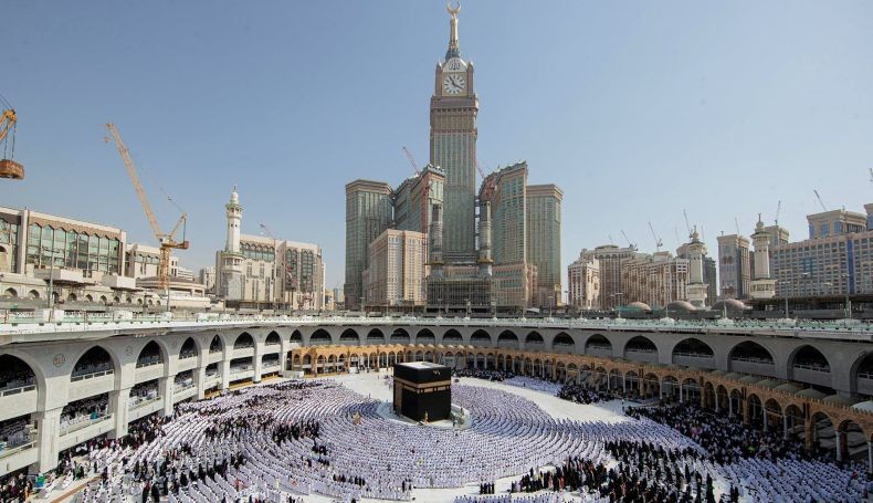Arab Saudi Setop Keluarkan Izin Umrah Awal Bulan Depan