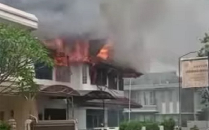 Rumah Mewah di Kembangan Terbakar, Diduga akibat Korsleting Listrik