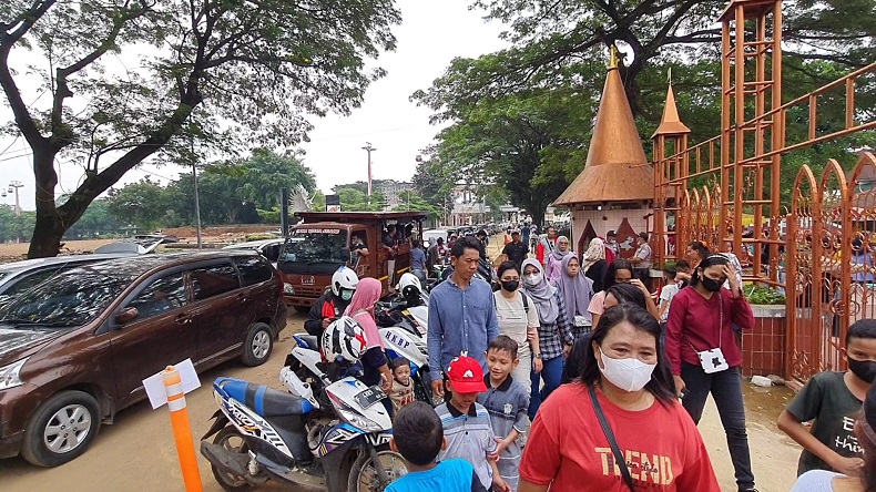 Macet, Begini Perjuangan Warga Nikmati Liburan di Istana Anak-Anak TMII
