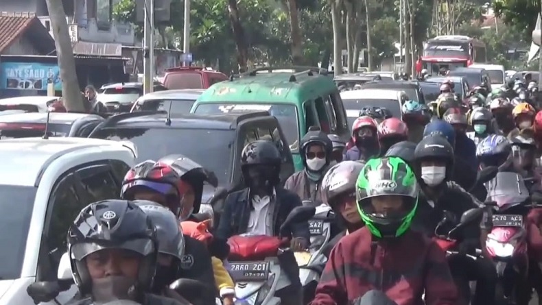 Ngeri, Ribuan Wisatawan Terjebak Kemacetan 6 Km di Jalur Wisata Ciwidey Bandung
