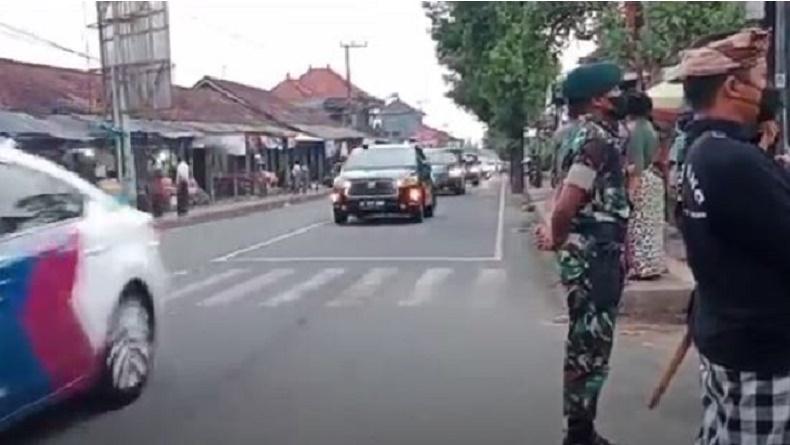 Jokowi Kunjungi Istana Tampaksiring untuk Pertama Kalinya, Disambut Antusias Warga
