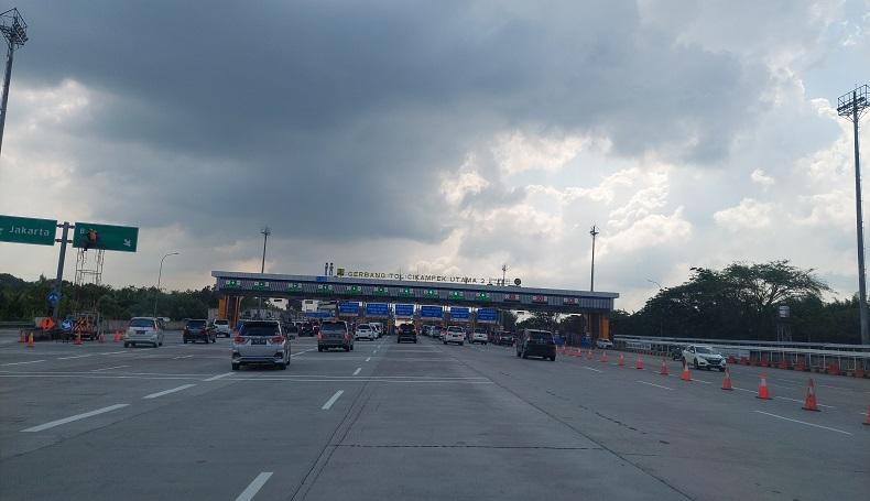 Arus Balik di Tol Jakarta-Cikampek Ramai Lancar, Rest Area Km 62 dan 42 Penuh Pemudik