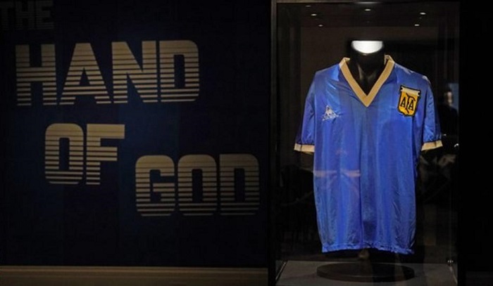 Dilelang, Jersey Maradona Saat Cetak Gol Tangan Tuhan Terjual Seharga Rp127 Miliar