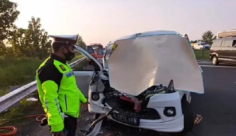 Ngeri, Hindari Tabrakan di Jalur One Way Tol Cipali, Mobil Pemudik Malah Hantam Elf, 2 Tewas