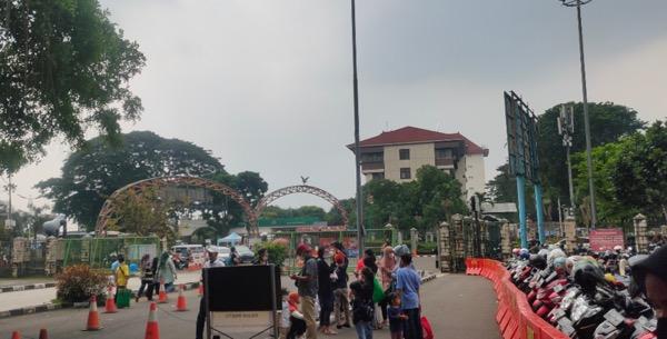 Pecah Rekor! Taman Margasatwa Ragunan Dikunjungi Lebih dari 37.000 Orang Siang Ini