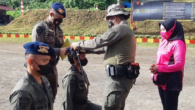 Kapolda Sulut Tutup Latihan Ketangkasan Lapangan Bintara dan Tamtama Remaja Brimob 