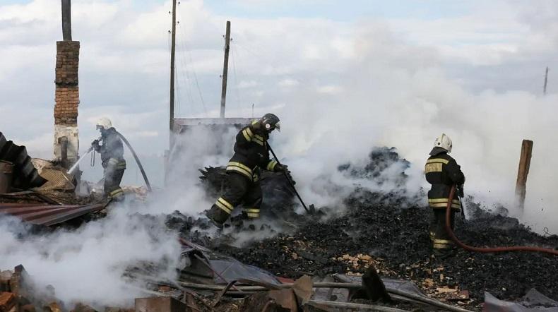 Kebakaran Hebat Hanguskan Ratusan Rumah Kayu, 8 Orang Tewas