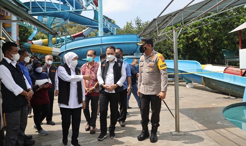 Tinjau TKP, Gubernur Khofifah Minta Insiden Seluncuran Kenpark Diusut Tuntas 