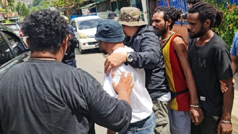 Jubir PRP Jefri Wenda Ditangkap Bersama 6 Rekannya di Perumnas IV Jayapura, 1 Perempuan