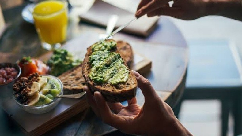 Konsumsi Makanan Tak Terkontrol saat Lebaran, Ahli Gizi Ingatkan Risiko Penyakit Metabolik