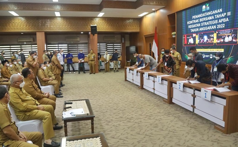 Pemprov Aceh Teken Kontrak 157 Paket Proyek APBA 2022 Tahap Ketiga