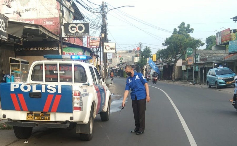 Salah Perhitungan saat Nyalip, 2 Motor Adu Banteng di Ciledug