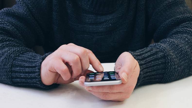 Cara Memperbaiki iPhone yang Stuck di Logo Apple
