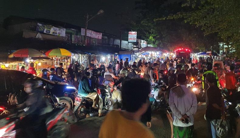  Pasar Ciputat Terbakar, Lalin Macet akibat Pengendara Menonton di Pinggir Jalan