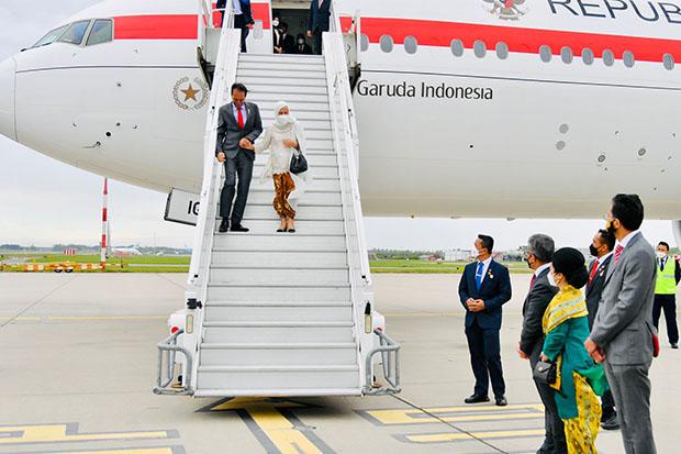  Pesawat Isi Bahan Bakar, Presiden Jokowi Singgah di Amsterdam 