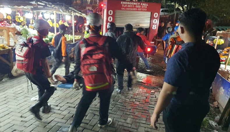 Kebakaran Pasar Ciputat, Kakek Pingsan gegara Sesak Napas Hirup Asap