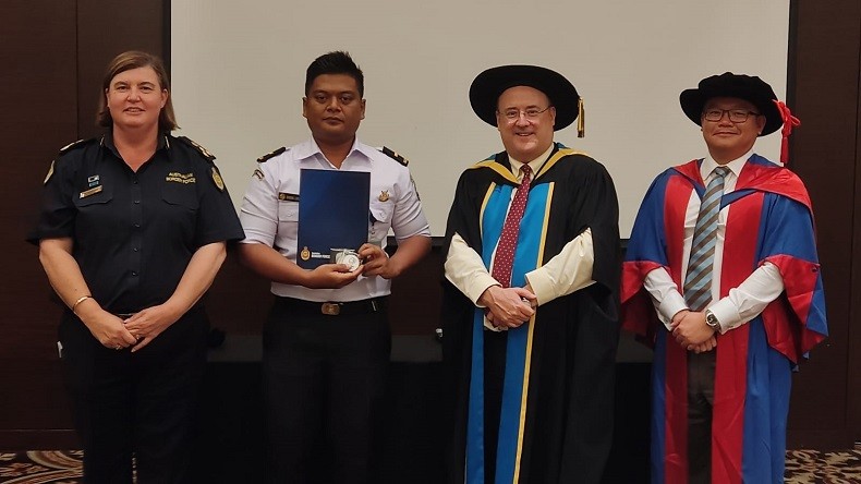 Bikin Bangga, 3 Personel Bakamla Lulus dari Universitas di Australia