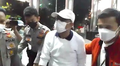 Wali Kota Ambon Hadir di Gedung KPK terkait Status Tersangka Korupsi Pembangunan Retail