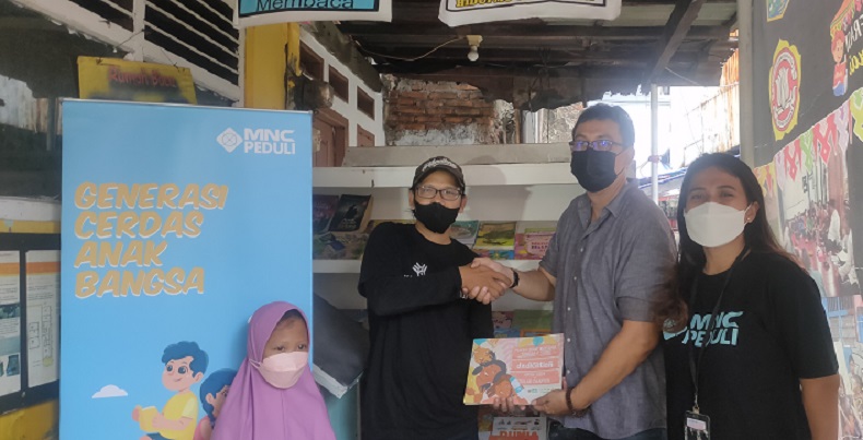 Peringati Hari Buku Nasional, MNC Peduli Beri Bantuan ke Rumah Baca di Tebet