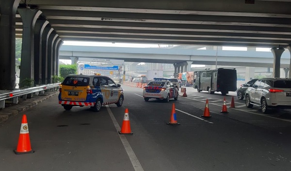 Macet Panjang Akibat Long Weekend, Jasa Marga Tutup Akses Tol Layang MBZ