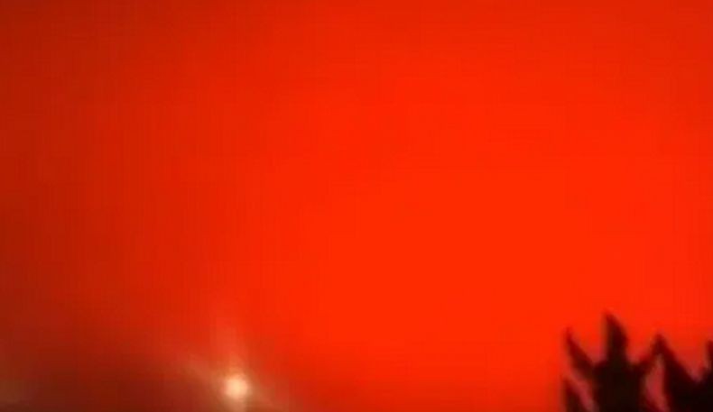 Heboh Langit Malam di China Berubah Jadi Merah, Komentar Netizen Bikin Ngakak