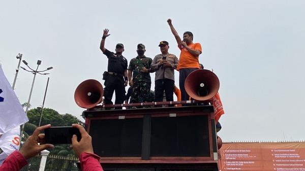 Massa Buruh Tinggalkan DPR dan Menuju GBK, Kapolda Metro: May Day Tertib dan Aman