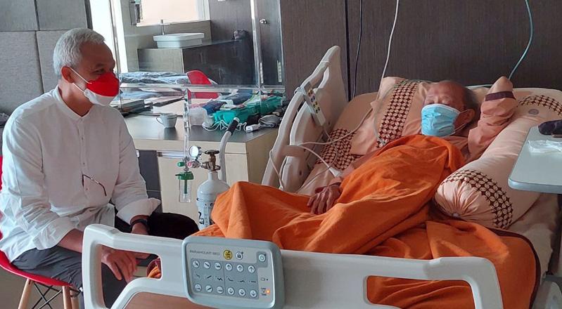  Jenguk Buya Syafii Maarif, Ganjar: Kondisinya Cukup Stabil 