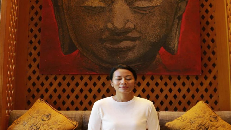 5 Fakta Dewi Lestari Pindah Agama Buddha, Mengaku Sempat Jadi Ateis