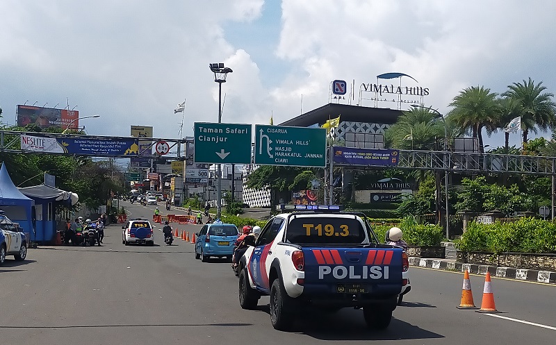 Jalur Puncak Bogor One Way Arah Jakarta Siang Ini