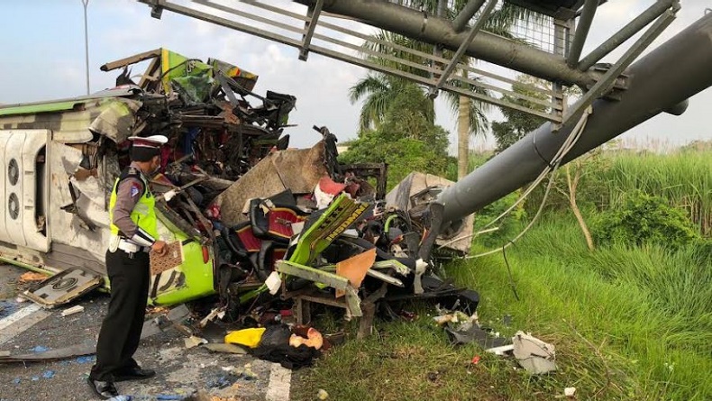  Pulang dari Jogja, Rombongan Wisatawan Kecelakaan di Tol, 7 Tewas 13 Luka Berat