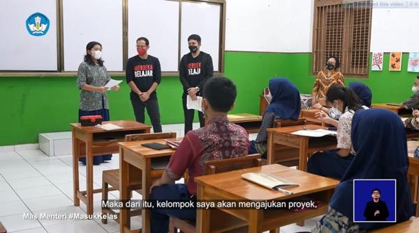 Momen Seru Nadiem dan Desta Jadi Guru Tamu, Bahas Apa Ya?
