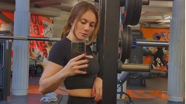 Pamer Body Goals seperti Anak Gadis, Wulan Guritno Disebut Mirip Superhero Wanda Maximoff