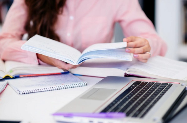 Peserta UTBK SBMPTN Ini Rela Belajar hingga Subuh Demi Masuk PTN Impian