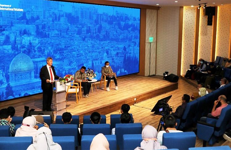 Beri Kuliah Umum di UII, Dubes Palestina Beberkan Kondisi Negaranya