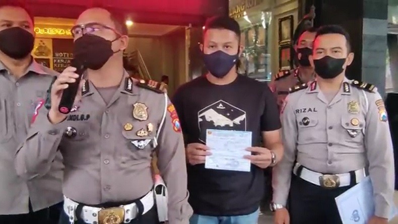 Ini Tampang Pengendara Mobil Arogan Gunakan Strobo dan Sirine Tembus Macet di Malang