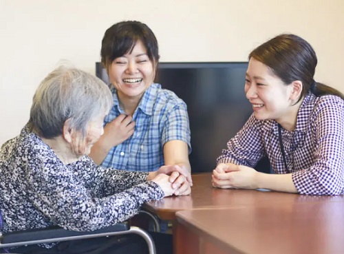 Kemenaker Gandeng Perusahaan Jepang untuk Pelatihan Tenaga Perawat Lansia  