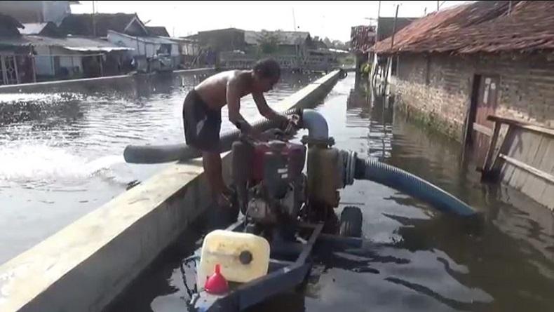 Banjir di Pekalongan Tak Kunjung Surut, Warga Kesulitan Beraktivitas 