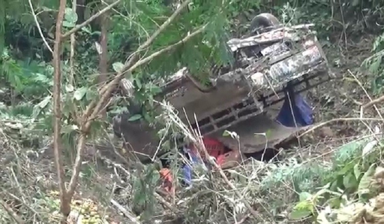 Dihantam Longsor, Mobil dan Pengemudi di Gianyar Terperosok ke Jurang 10 Meter