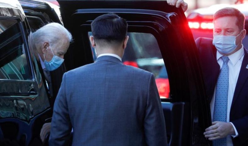 Mobil Tabrak Iring-iringan SUV Presiden AS Joe Biden