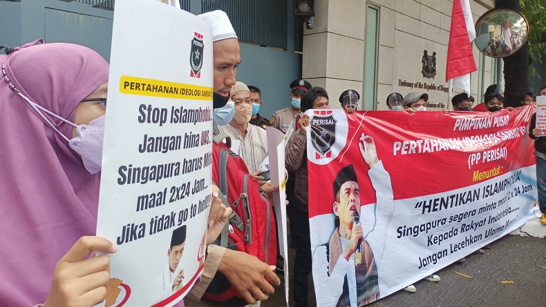 Massa Geruduk Kedubes Singapura, Tuntut Dubes Minta Maaf ke UAS