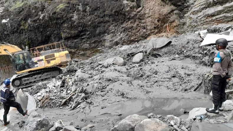 Pendulang Emas Ilegal di Area Freeport Ditertibkan, Peralatan Tambang Dimusnahkan
