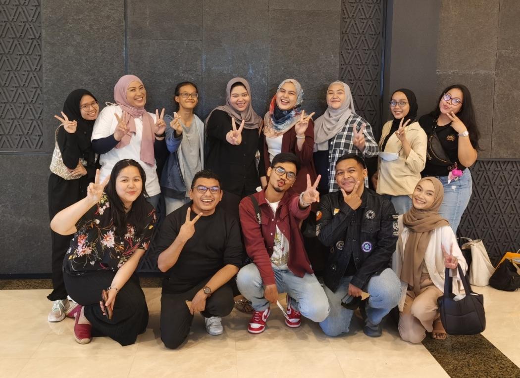 Antusias, Komunitas D’Essentials Ikut Ramaikan Press Conference dan Screening Vision+ Originals Orkes Semesta